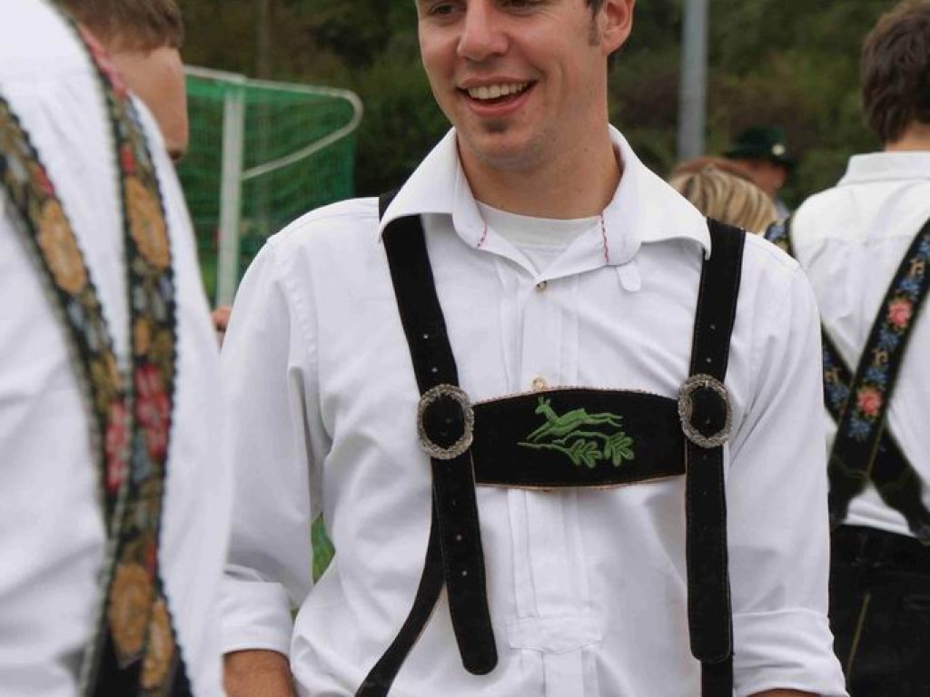 Dirndl &amp; Lederhosenturnier